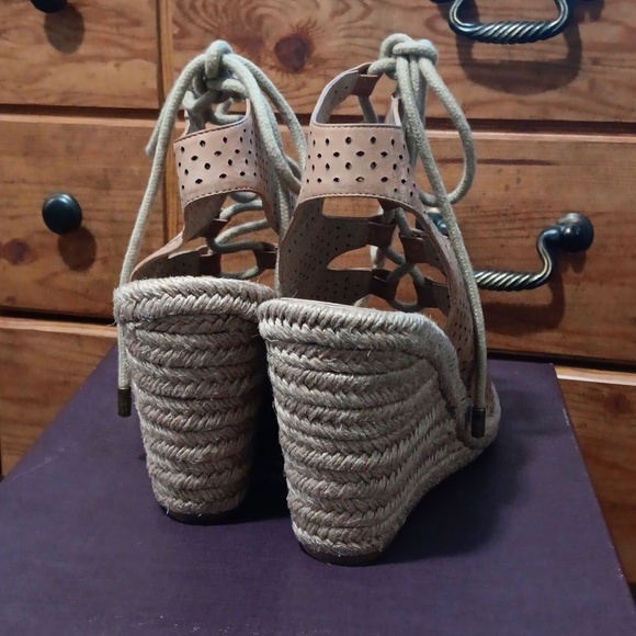 Johnston and Murphy sandals 9 - Picture 3 of 4